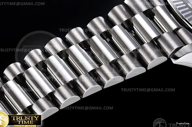 0227 RDD0220I – DayDate 36mm Vibrant 703